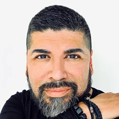 Robert Aganza, Salon Bravissimo hair stylist