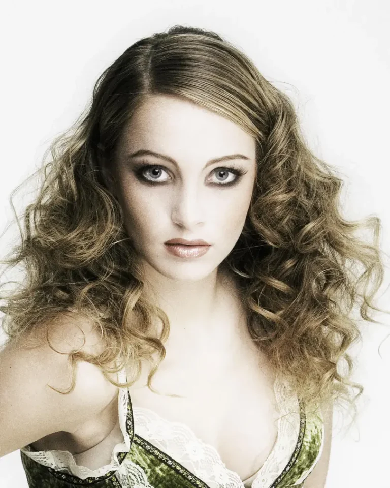 Model with long, soft, voluminous curls, a blowout and styling look from Salon Bravissimo in Sacramento and Folsom