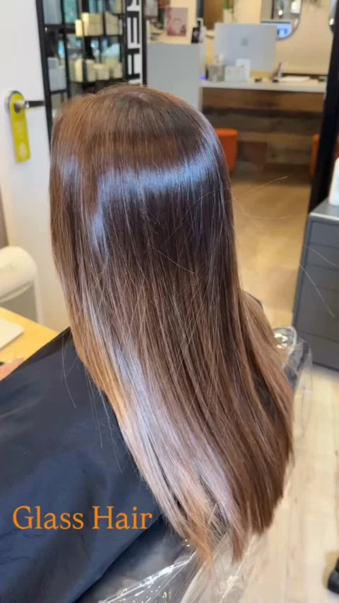 Instagram post: ✨ GLASS HAIR ✨ Look at that shine! 🤎 Smooth, silky and beautifully reflective with our SB Custom…